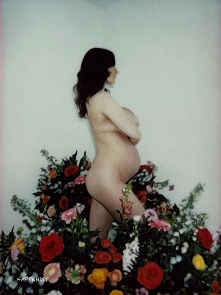 Dakota Blue Richards Nude Pregnant