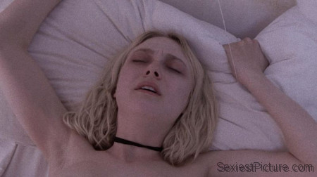 Dakota Fanning Nude and Sexy Photo Collection