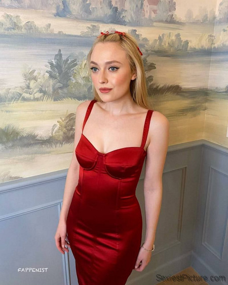 Dakota Fanning Tits