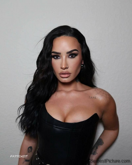 Demi Lovato Big Tits Nipples