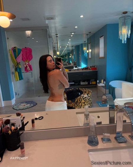 Demi Lovato Topless