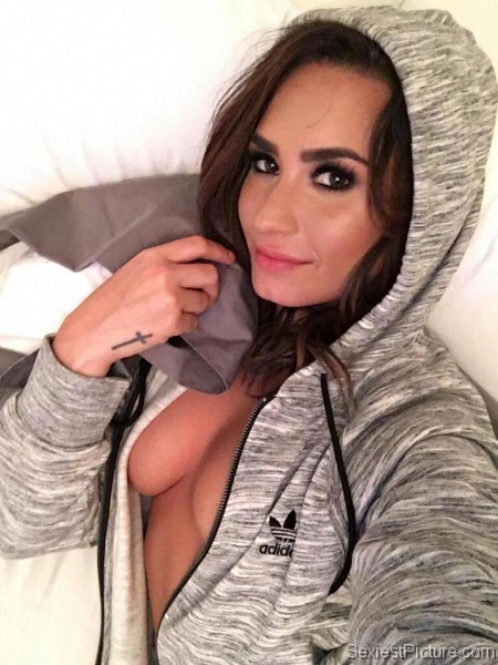 Demi Lovato famous cleavage pic leaked