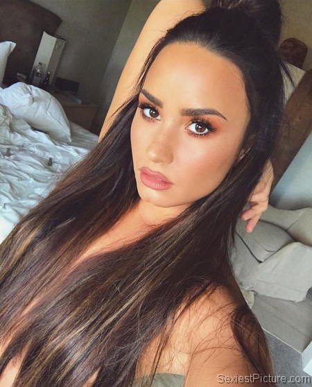 Demi Lovato nude selfie