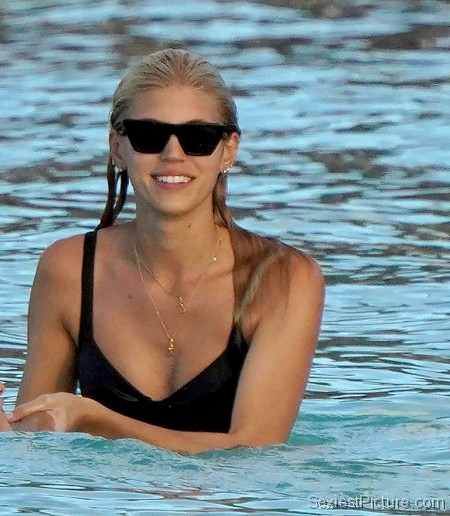 Devon Windsor Sexy Bikini