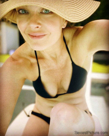 Dina Meyer Tits