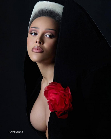 Doja Cat Big Tits Deep Cleavage