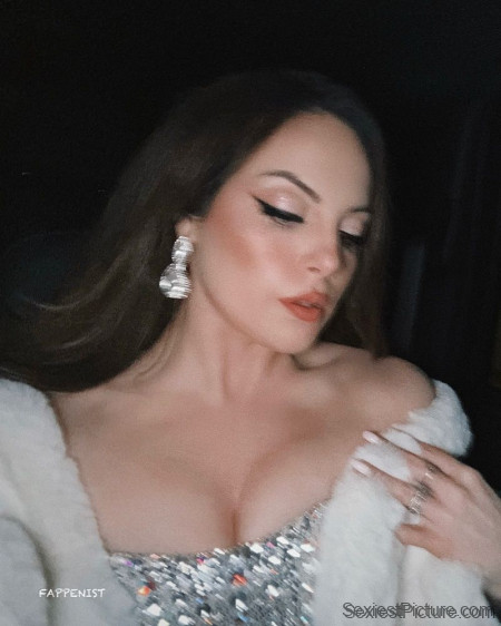 Elizabeth Gillies Big Tits