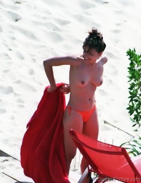 Elizabeth Hurley nude beach