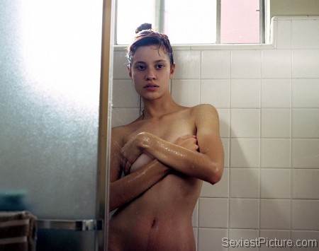 Ella Weisskamp nude