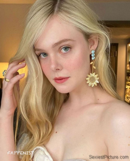 Elle Fanning Tits