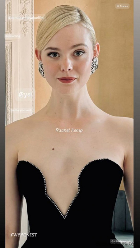 Elle Fanning Tits on Set