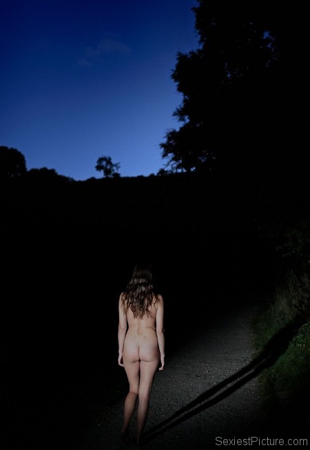 Elodie Bouchez walking naked in the street