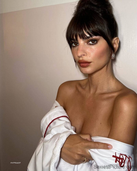 Emily Ratajkowski Big Tits Robe