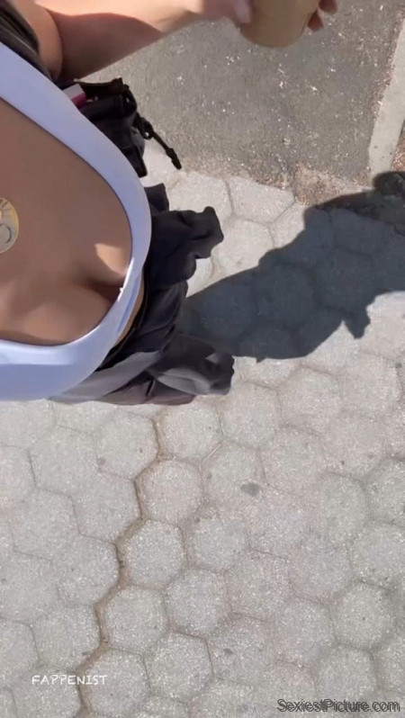 Emily Ratajkowski Big Tits Walking