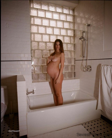 Emily Ratajkowski Naked Pregnant Throwback