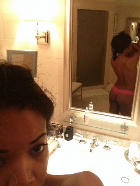 Gabrielle Union nude topless mirror selfie boobs ass panties fappening leaked