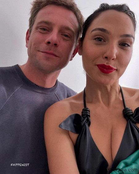 Gal Gadot Tits