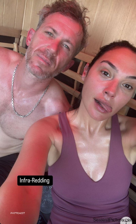 Gal Gadot Tits in a Sauna