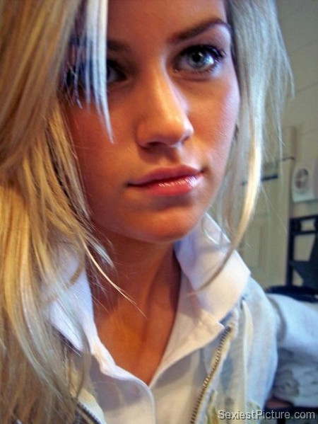Gorgeous college blonde babe blue eyes 