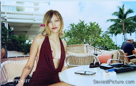 Grace VanderWaal Tits