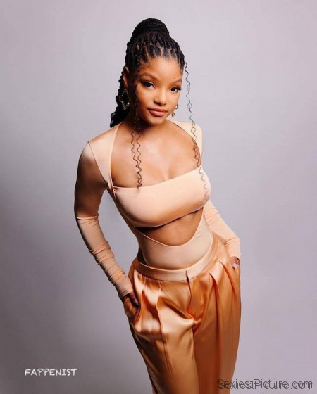 Halle Bailey Tits