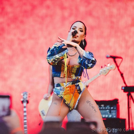 Halsey Sexy On Stage