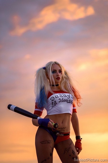 Harley Quinn sexy cosplay