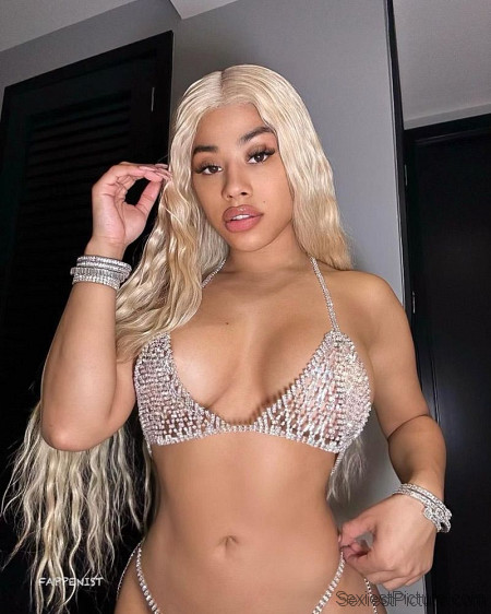 Hennessy Carolina Big Tits Nipples