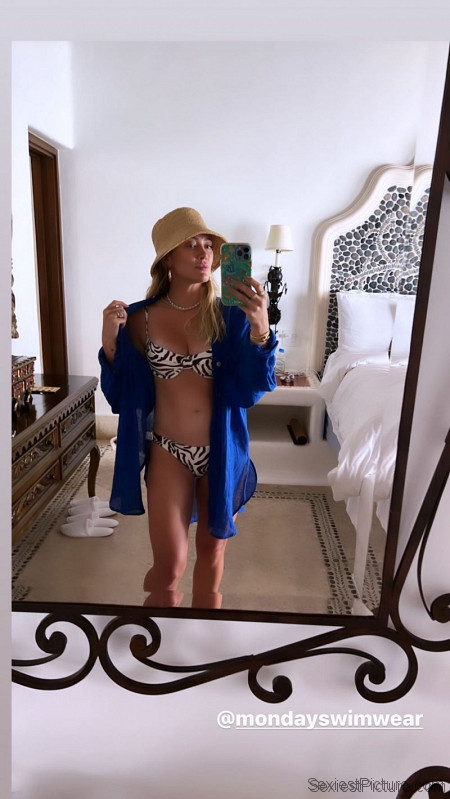 Hilary Duff Sexy Bikini