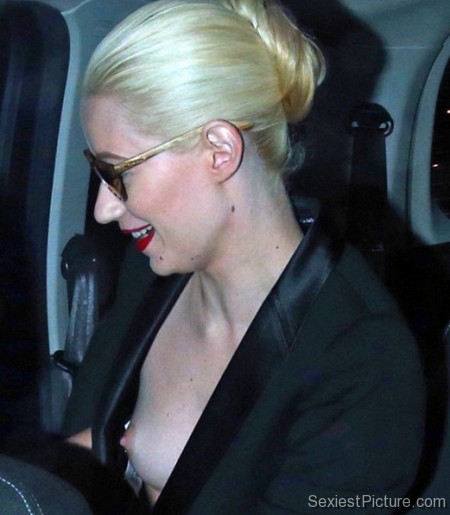 Iggy Azalea nude topless nip slip tits boobs paparazzi