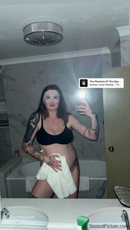 Ireland Baldwin Big Tits Bottomless