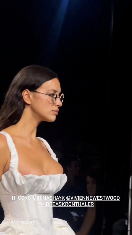 Irina Shayk Braless Big Tits