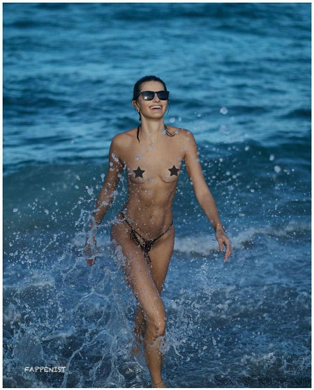 Isabeli Fontana Topless Tits