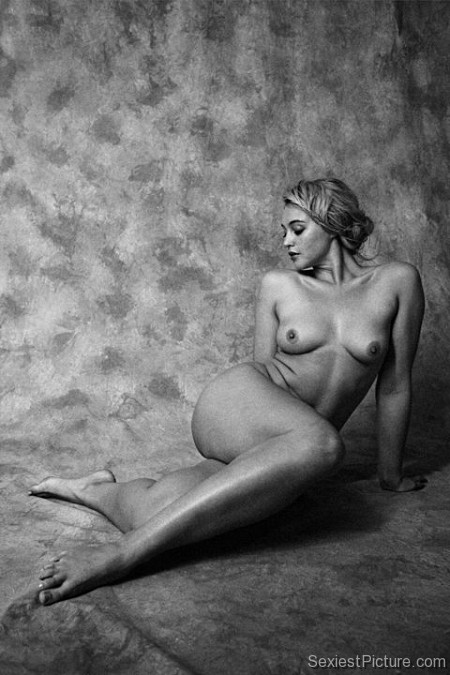 Iskra Lawrence nude