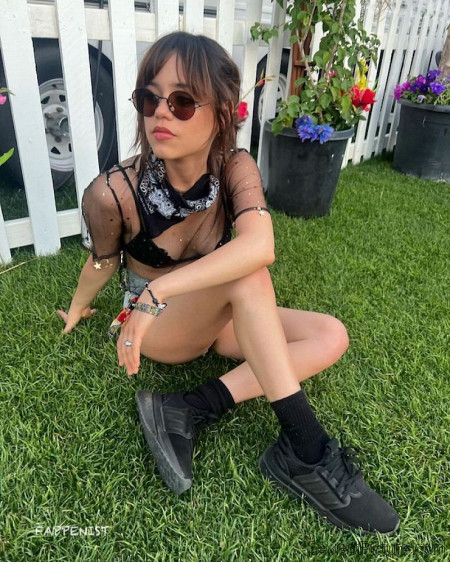 Jenna Ortega Tits and Legs