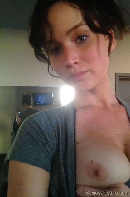 Jennifer Lawrence nude topless flash boobs big tits selfie leaked