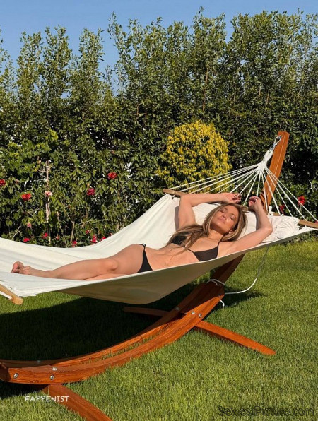 Jennifer Lopez Tits Tanning