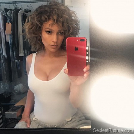 Jennifer Lopez cleavage selfie