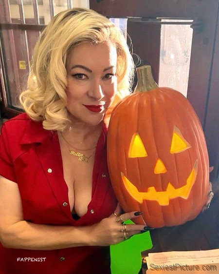 Jennifer Tilly Big Tits Halloween