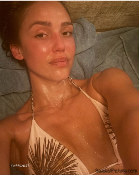 Jessica Alba Sweaty Tits