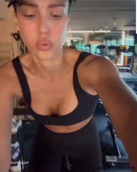 Jessica Alba Tits