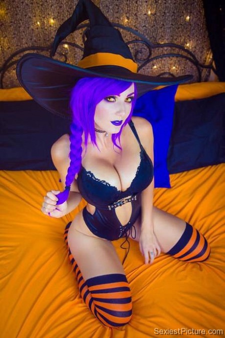 Jessica Nigri Sexy Slutty Halloween Costume Huge Boobs Big Tits Cleavage
