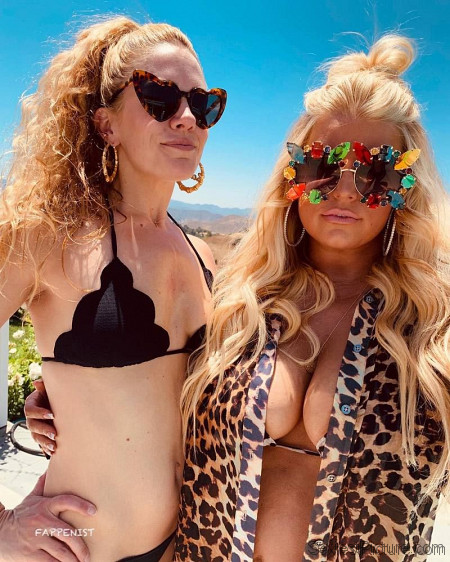 Jessica Simpson Huge Boobs Bikini