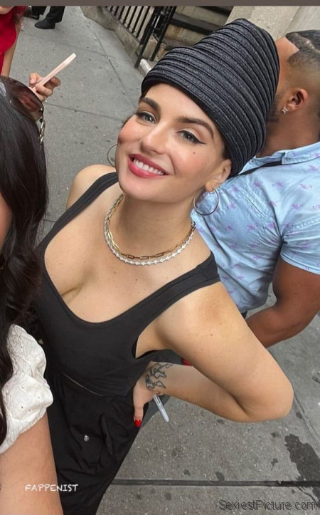 JoJo Levesque Braless Big Tits Cleavage