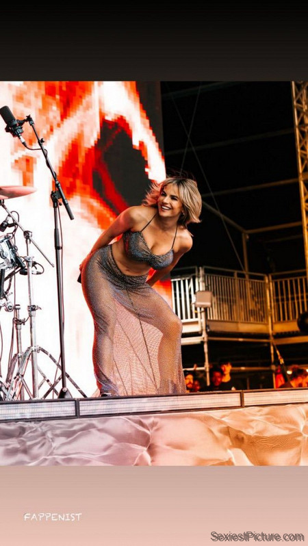 Joanna Jojo Levesque Sexy Tits and Ass Concert
