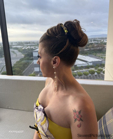 Jodie Sweetin Tits