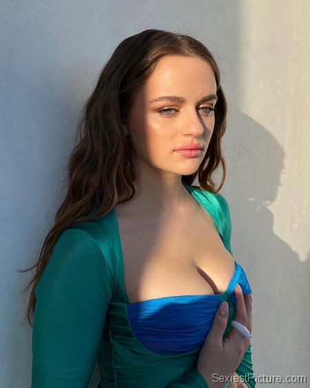 Joey King Big Tits Cleavage