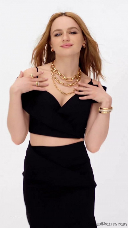 Joey King Tits