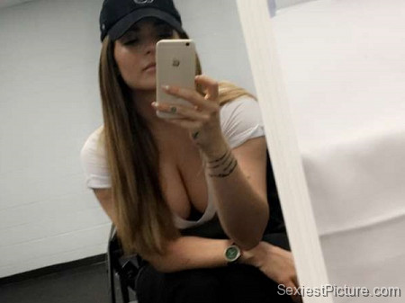 Jojo Lavesque boobs big tits cleavage selfie