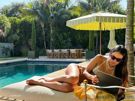 Jordana Brewster Sexy Bikini Body